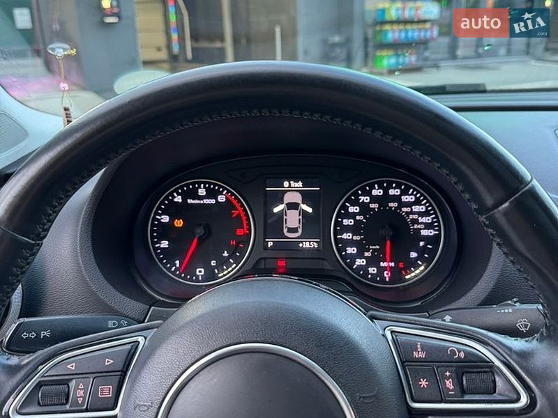 Седан Audi A3 2015 в Чернівцях