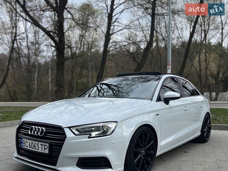 Седан Audi A3 2016 в Новояворівську