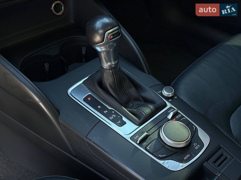 Седан Audi A3 2015 в Ровно