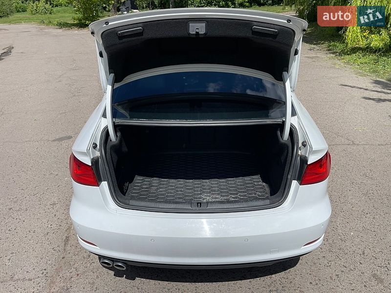 Седан Audi A3 2014 в Рівному