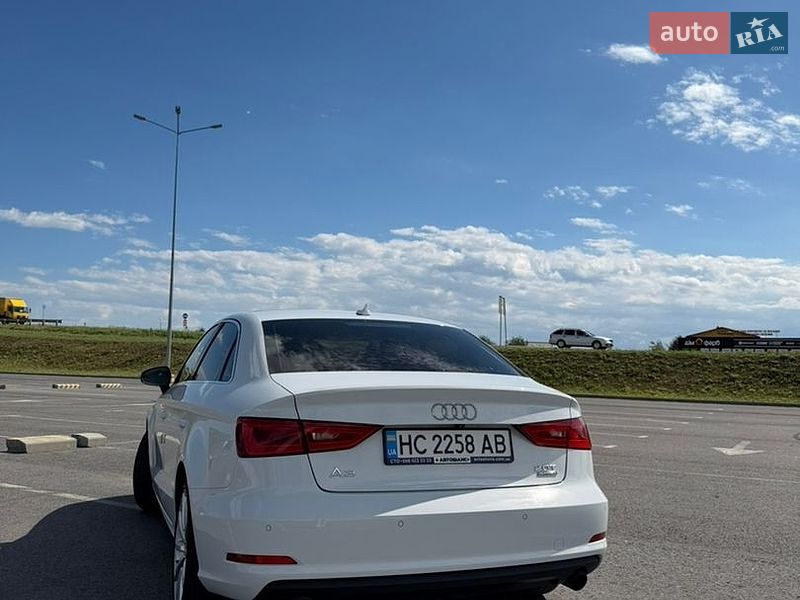 Седан Audi A3 2015 в Львові