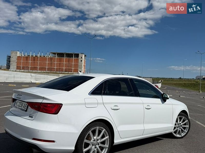 Седан Audi A3 2015 в Львові