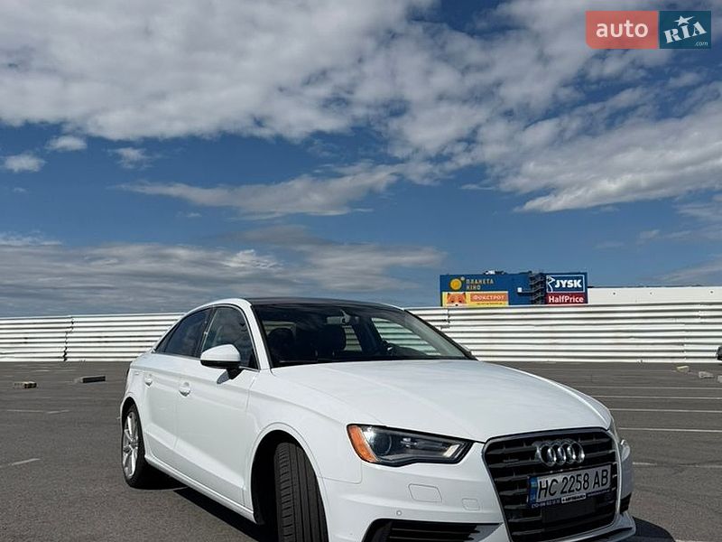 Седан Audi A3 2015 в Львові