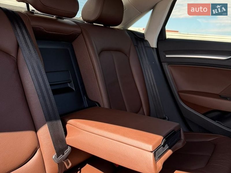 Седан Audi A3 2015 в Львове