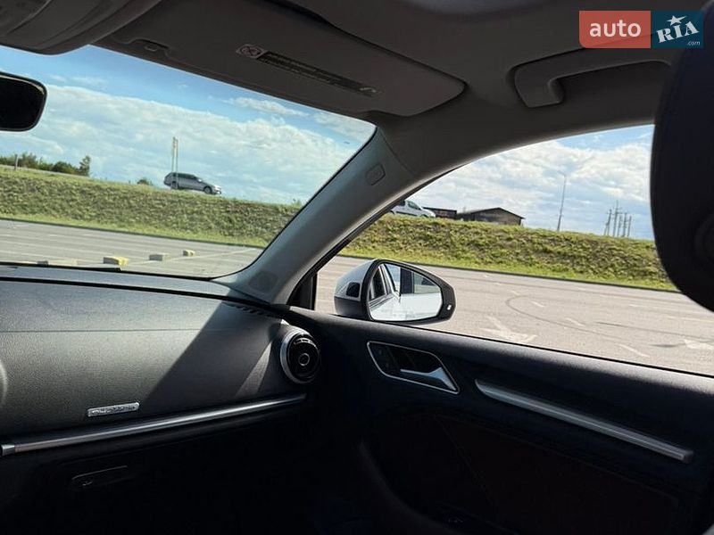 Седан Audi A3 2015 в Львові
