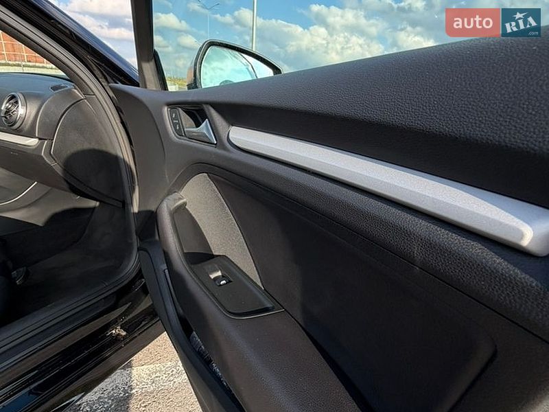 Седан Audi A3 2015 в Львове