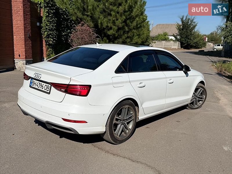Седан Audi A3 2017 в Дніпрі