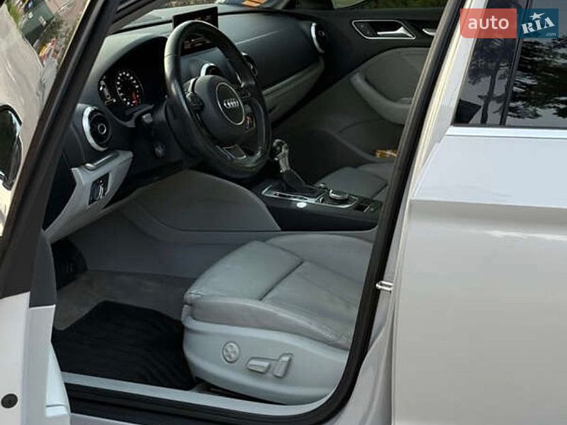 Седан Audi A3 2014 в Острозі