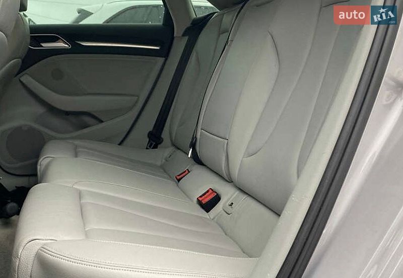 Седан Audi A3 2014 в Острозі