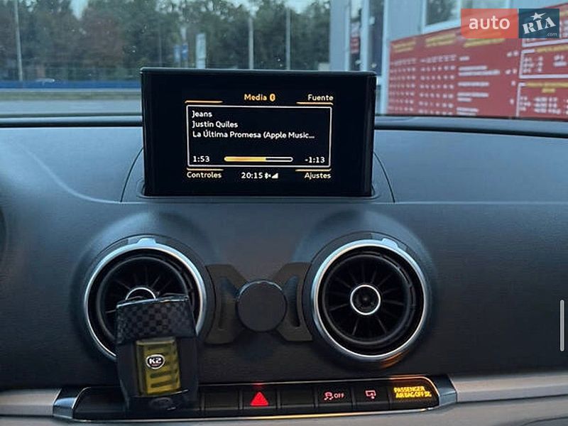 Седан Audi A3 2015 в Звягелі