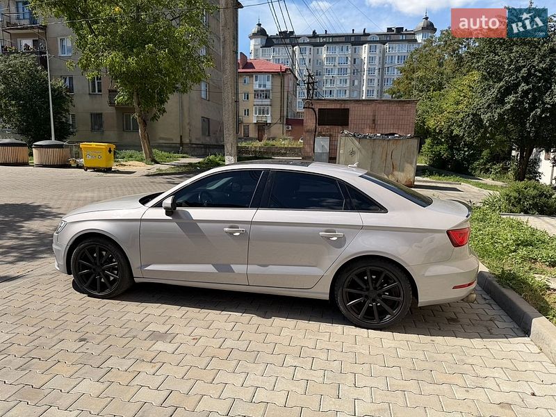 Седан Audi A3 2015 в Луцке