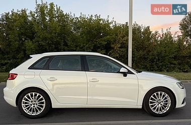Хетчбек Audi A3 2016 в Києві