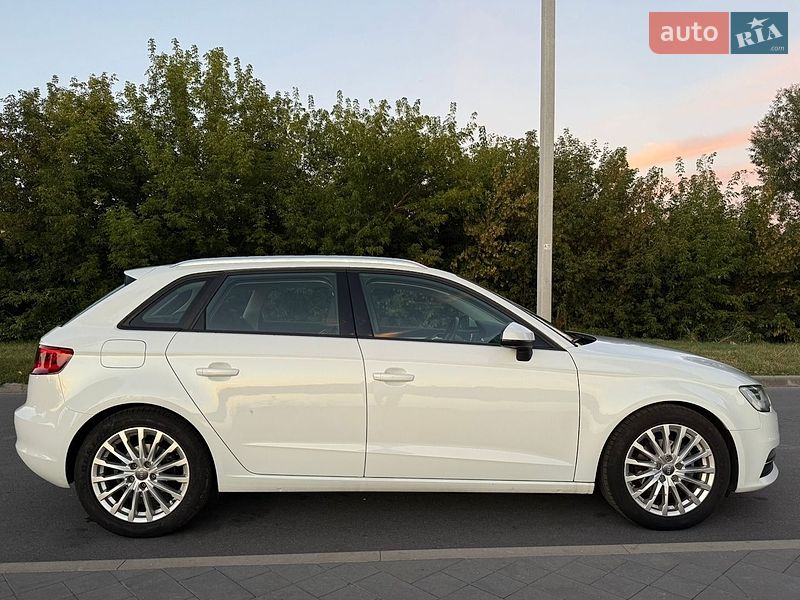 Хетчбек Audi A3 2016 в Києві