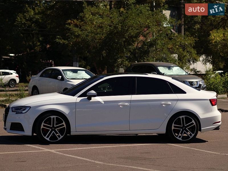Седан Audi A3 2019 в Одессе
