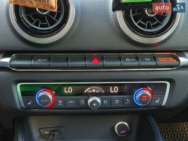 Седан Audi A3 2019 в Днепре