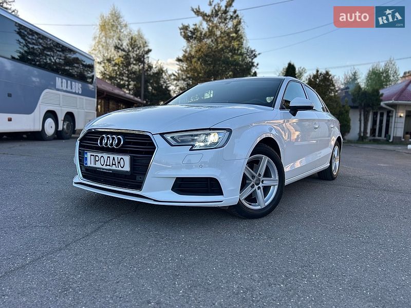Седан Audi A3 2017 в Хусте