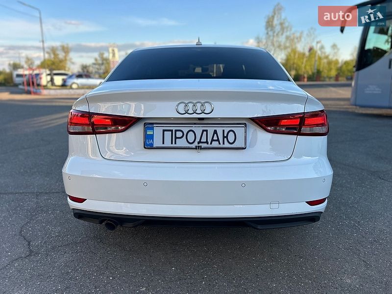 Седан Audi A3 2017 в Хусте