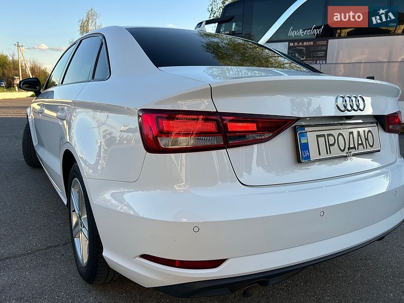 Седан Audi A3 2017 в Хусте