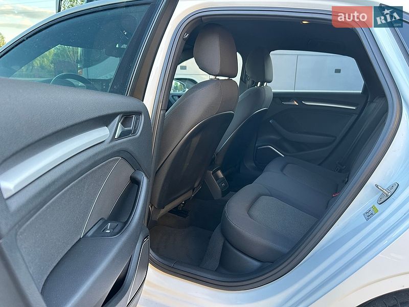 Седан Audi A3 2017 в Хусте