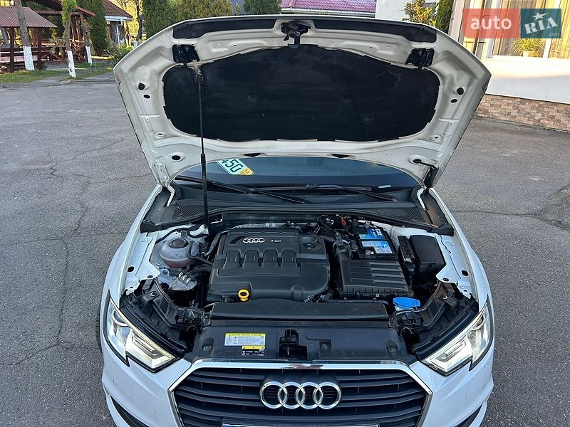 Седан Audi A3 2017 в Хусте
