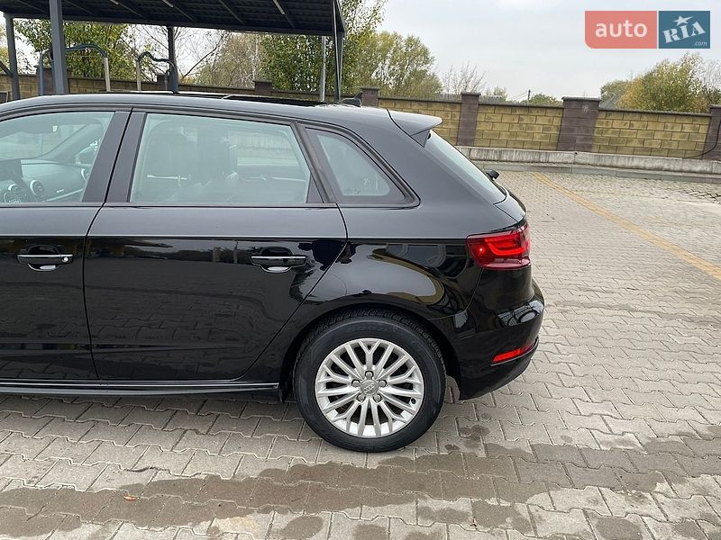 Хэтчбек Audi A3 2016 в Дубно