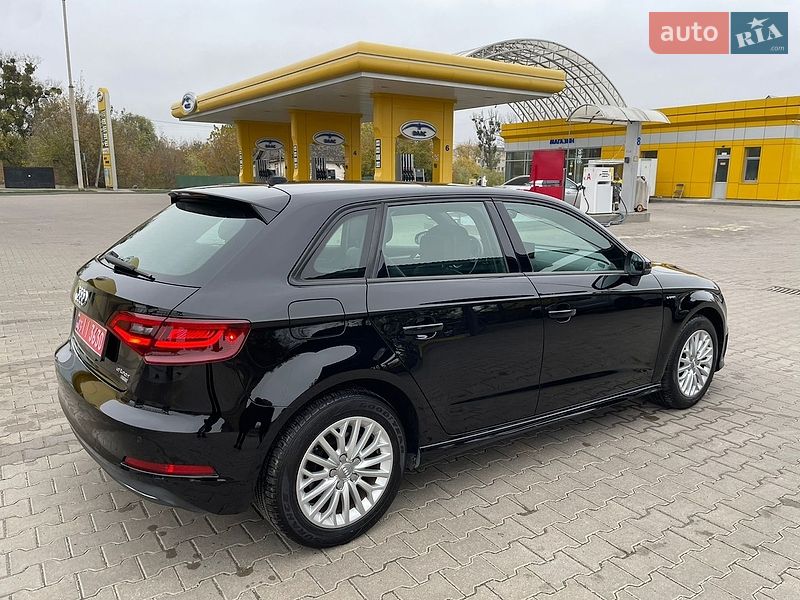 Хэтчбек Audi A3 2016 в Дубно
