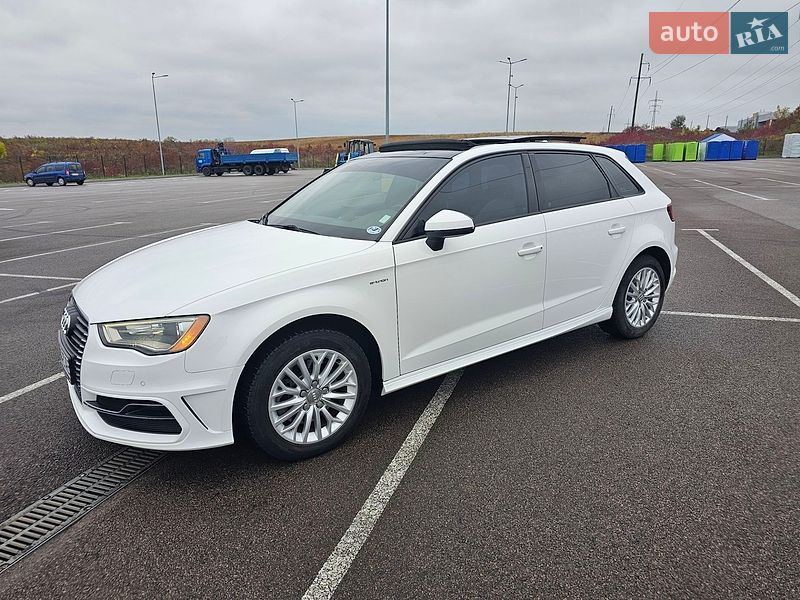 Хэтчбек Audi A3 2016 в Ровно