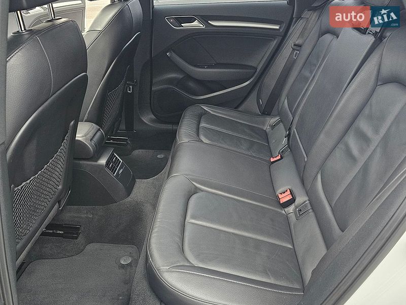 Хэтчбек Audi A3 2016 в Ровно