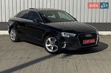 Седан Audi A3 2018 в Чернівцях