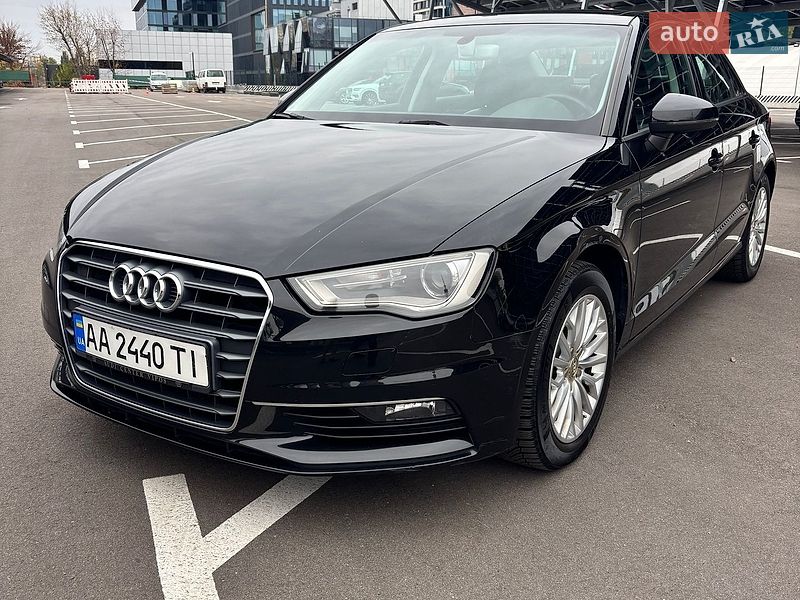 Седан Audi A3 2016 в Киеве