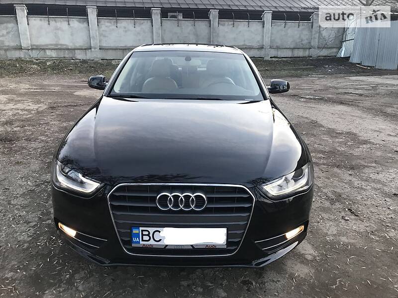 Седан Audi A4 2012 в Львове