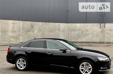Седан Audi A4 2015 в 