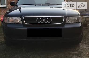 Седан Audi A4 1996 в Тростянце