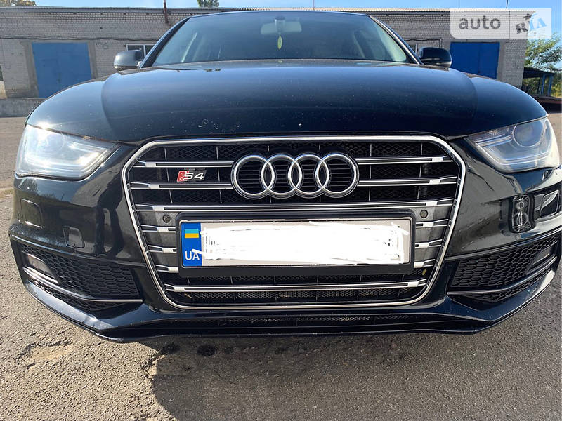 Седан Audi A4 2013 в Ровно