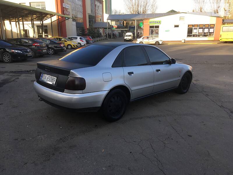 Седан Audi A4 1996 в Львове