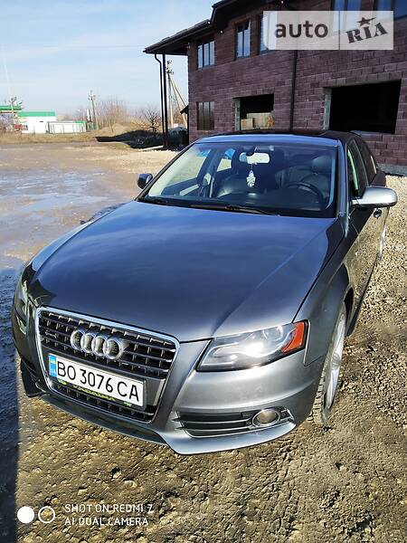 Седан Audi A4 2012 в Лановцах