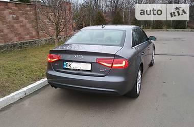 Седан Audi A4 2013 в Ровно