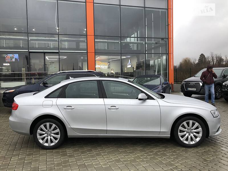 Седан Audi A4 2013 в Львові