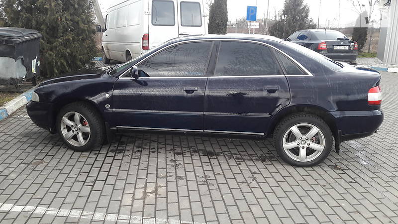 Седан Audi A4 1995 в Львові