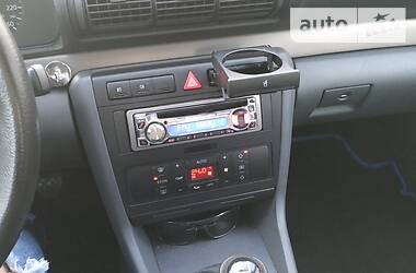 Седан Audi A4 2000 в 