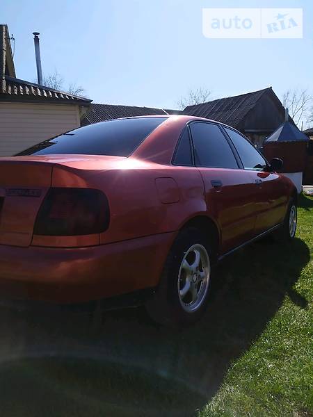 Седан Audi A4 1996 в Яворове
