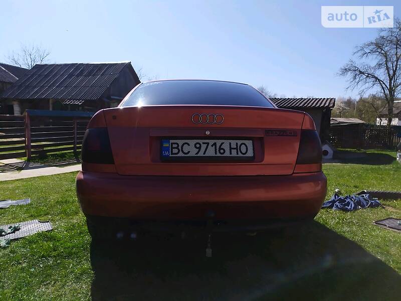 Седан Audi A4 1996 в Яворове