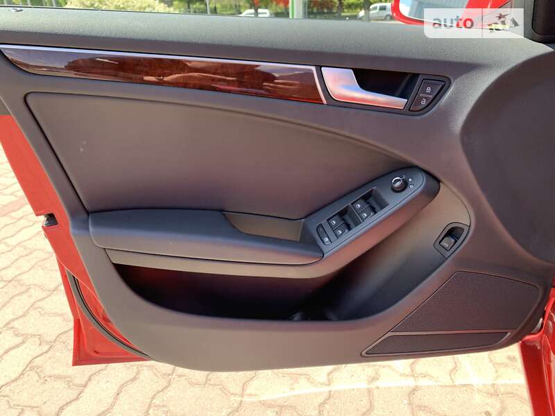 Седан Audi A4 2011 в Луцьку