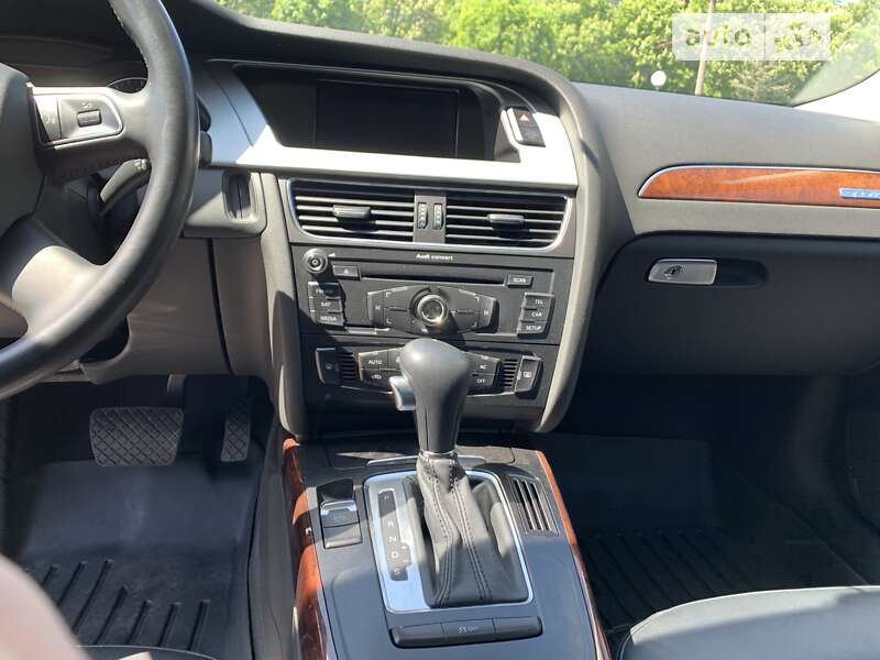 Седан Audi A4 2011 в Луцьку