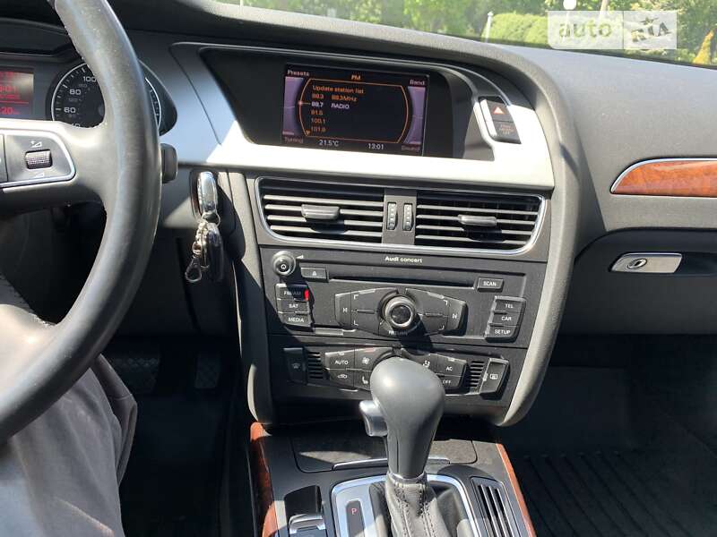 Седан Audi A4 2011 в Луцьку
