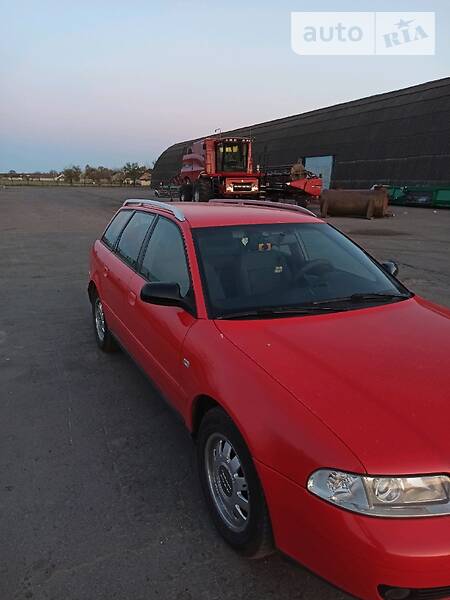 Универсал Audi A4 2001 в Костополе