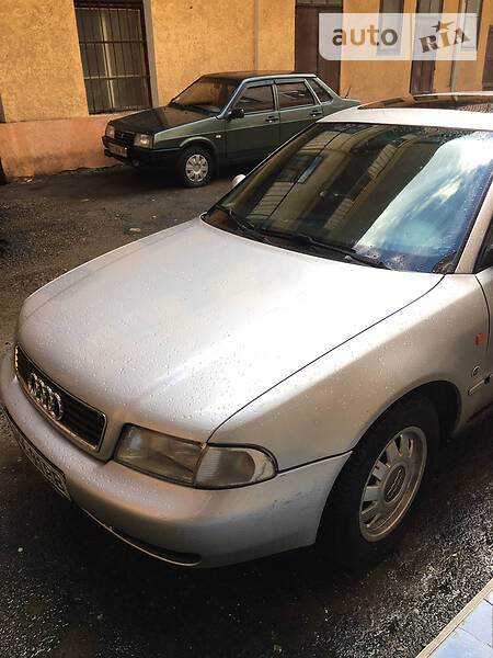 Седан Audi A4 1995 в Чернівцях