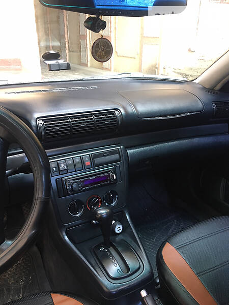 Седан Audi A4 1995 в Чернівцях