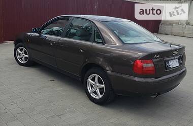 Седан Audi A4 1998 в Львове