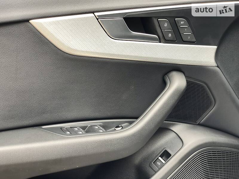 Седан Audi A4 2018 в Рівному